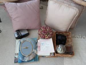 lot 7 image: Bushnell Binoculars, Throw Pillows, Books & Decor