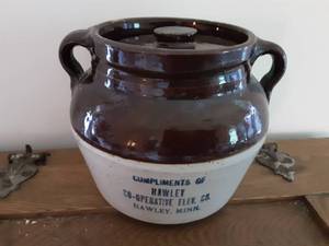 lot 16 image: Advertising Bean Pot With Lid