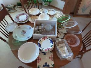 lot 19 image: Vintage Glass