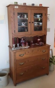 lot 26 image: 2-Door, 3-Drawer Spoon Carved China Hutch (2-Piece) 38x18x67
