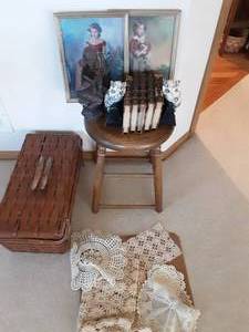 lot 28 image: Stool, Owl Book Ends Vintage Poetical Books & Decor