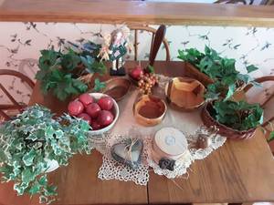 lot 29 image: Wood Decor & Greenery