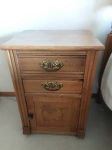 lot 70 image: 2-Drawer Night Stand 18x15x25