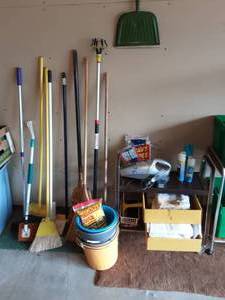 lot 84 image: Cleaning Tools