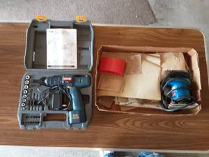 lot 88 image: Ryobi Finishing Sander & 6 Volt Cordless Drill