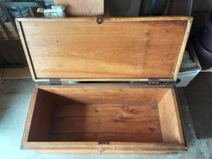 lot 112 image: Vintage Wood Trunk 40x17x16