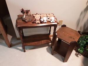 lot 126 image: Spaniel Statue On Agate, Beanies & Shelves
