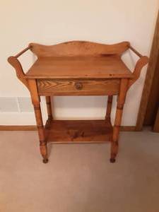 lot 131 image: Vintage Wash Stand With Drawer 30x16x32