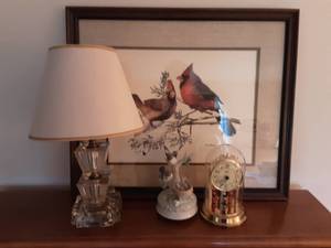 lot 150 image: Cardinal Picture, Glass Lamp, Clock (Germany), Bird Music Box