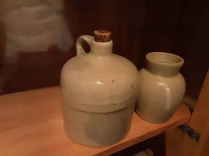 lot 173 image: Tobacco Crock & Crock Jug