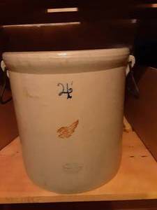 lot 176 image: 4-Gallon Red Wing Crock