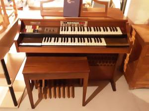 lot 197 image: Organ & Bench Full Of Music