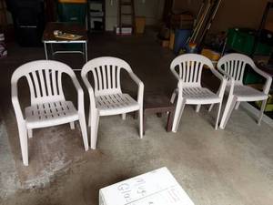 lot 107 image: Plastic Patio Furniture