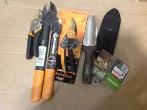 lot 90 image: MIX LOT OF GARDEN TOOLS