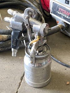 lot 7 image: Titan Capsray Paint Spraying System