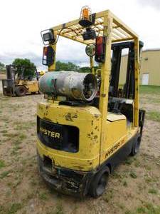 lot 5 image: 2000 Hyster S35XM Forklift