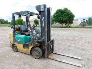 lot 6 image: 2004 Komatsu FG30 Forklift