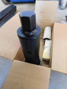 lot 23 image: Hyster Steer Cylinder End Cap Kit