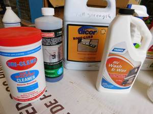 lot 58 image: Lot of Cleaners & Wax Products