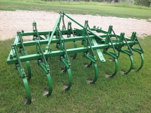 lot 16 image: 8 Field Cultivator