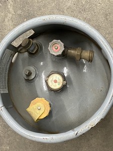lot 28 image: 30# Steel Forklift  Equipment Propane Tank