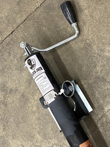 lot 27 image: Unused Black Jack 2000# Trailer Jack