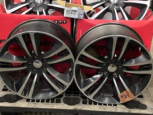 lot 24 image: Set Of (4) Dodge Wheels