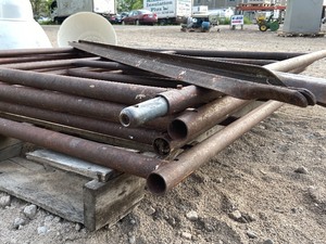 lot 9 image: Lot Of Steel Scaffolding