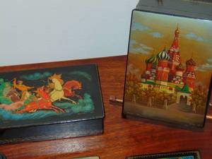 lot 16 image: 7 Russian  Hand painted boxes done by post revolutionary Russian icon painters attractive unique pieces