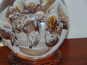 lot 17 image: Crystal globe 7 tall x 5 round