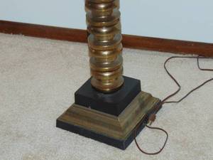 lot 19 image: Vintage Mid Century Modern Italian  floor lamp - 58 tall
