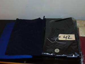 lot 42 image: Assorted high end table cloth and napkins