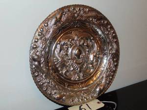 lot 51 image: Vintage Peruvian silver platter an attractive and interesting piece -  hand hammered silver round 14