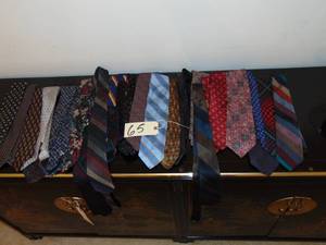 lot 65 image: Lot of 28 Silk ties in excellent condition