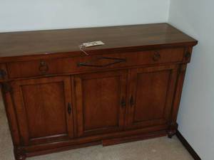 lot 79 image: Century Furniture  buffet 48 x 18 x 32