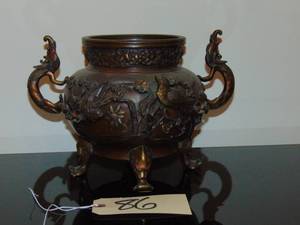 lot 86 image: Oriental Drgons Bronze display piece 8 x 12