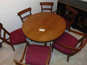 lot 90 image: Century Furniture Round dining table and 6 Chairs  3 leaves glass top