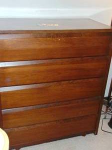 lot 102 image: Wood Dresser 5 drawer 34 x 18 x 39