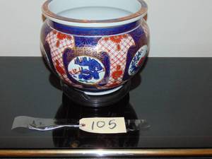 lot 105 image: Chinese Porcelain Bowl on wood Stand