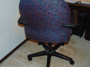 lot 124 image: United Furniture office chair Blue