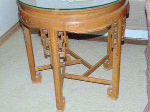 lot 132 image: VINTAGE BAKER FURNITURE ASIAN INSPIRED ROUND SIDE TABLE WITH GLASS TOP