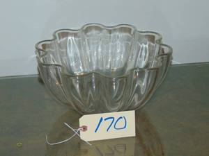 lot 170 image: Glass bowl 13 x 6 high