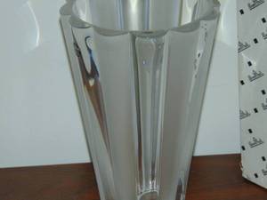 lot 203 image: 1 Rosenthal crystal vase
