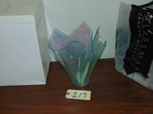 lot 217 image: Beautiful Museum Art Glass Handkerchief Glass Vase Serviente Glass Studios made from pearlescent sheet of glass