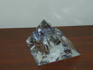 lot 220 image: Baccarat crystal ash tray architectural use as small sculpture