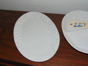 lot 227 image: 3 Italian serving pieces