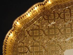 lot 258 image: Vintage Moroccan Tea Gilt Tray Engraved Arabic Pattern Design 14.5 Dia. Serving Tray Golden
