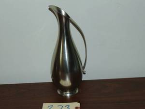 lot 273 image: Pewter vase Metansa Holland RB Pewter E2
