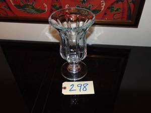 lot 298 image: Vintage Crystal vase signed M made in Portugal 10 tall