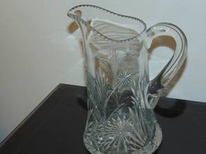 lot 302 image: Vintage glass pitcher 10 tall